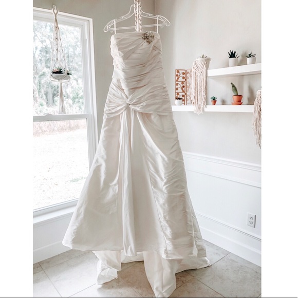 NEW Anjolique Diamond White Designer Wedding Dress - Picture 2 of 7